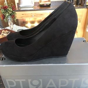 Black wedge heels